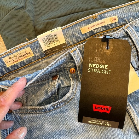 NWT, Free People X Levi, Wedgie Straight, Light Wash Jeans, Size 28 X 26 - Picture 5 of 6